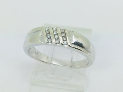 14k White Gold Round Cut 0.6ct Diamond Row Set Ring
