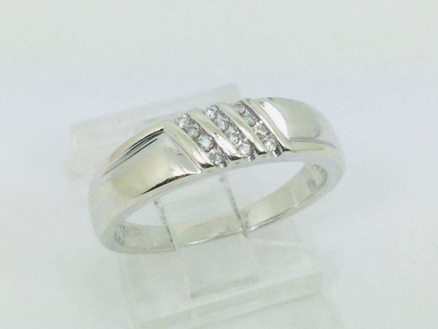 14k White Gold Round Cut 0.6ct Diamond Row Set Ring