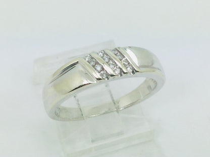 14k White Gold Round Cut 0.6ct Diamond Row Set Ring
