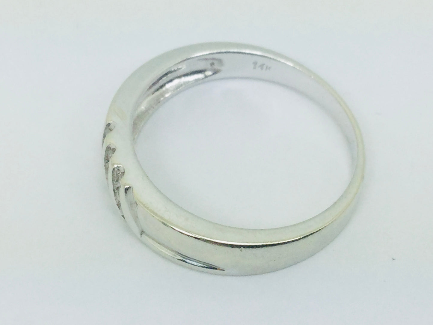 14k White Gold Round Cut 0.6ct Diamond Row Set Ring
