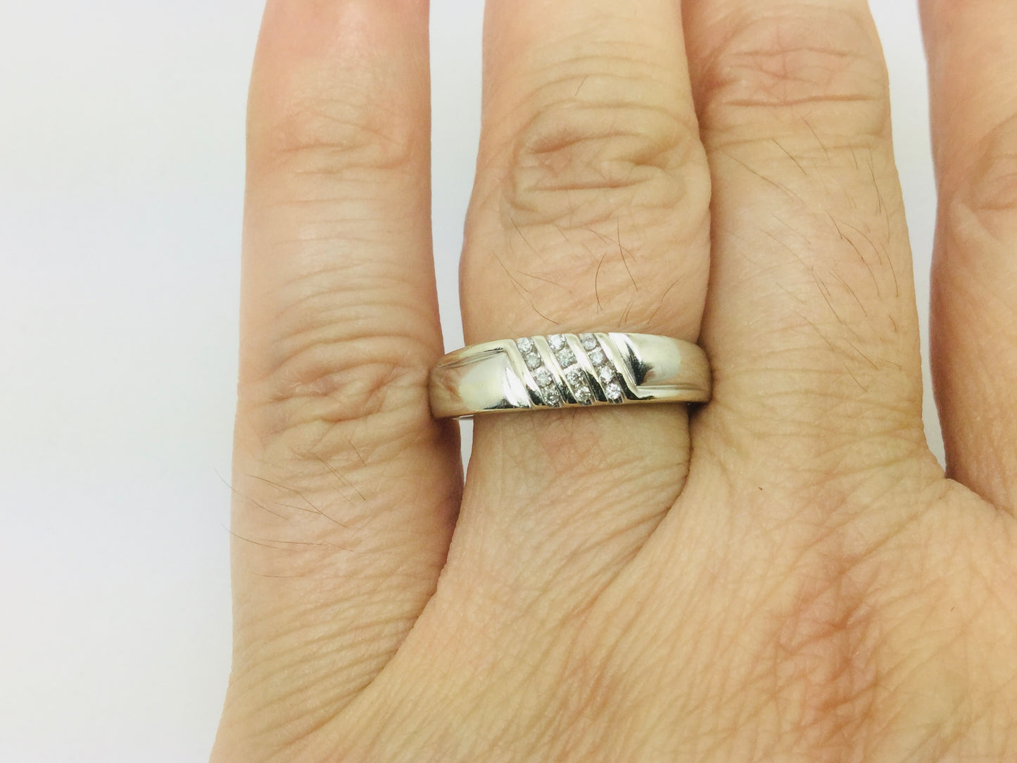 14k White Gold Round Cut 0.6ct Diamond Row Set Ring