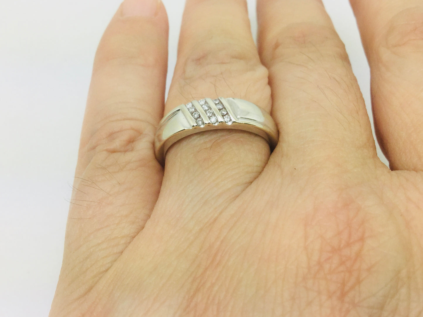 14k White Gold Round Cut 0.6ct Diamond Row Set Ring
