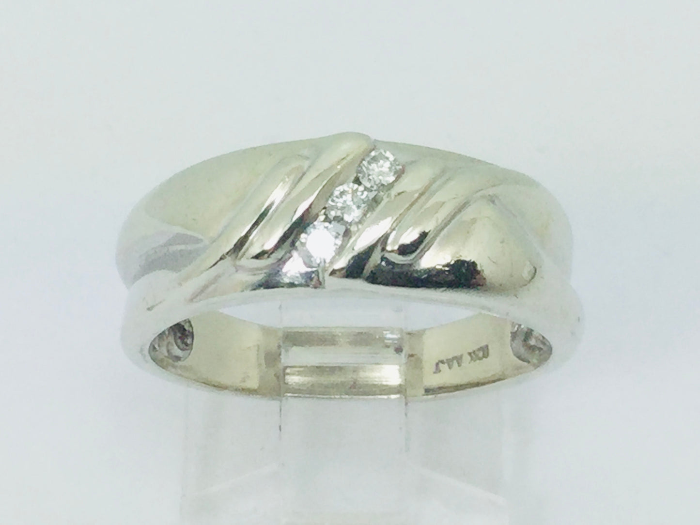 10k White Gold Round Cut 7.5pt Diamond Channel Set Ring