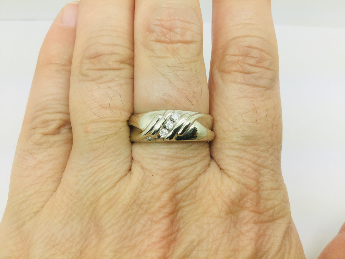 10k White Gold Round Cut 7.5pt Diamond Channel Set Ring