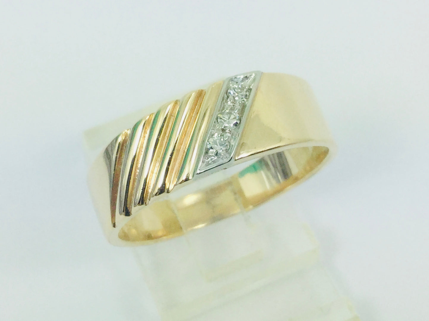 14k Yellow & White Gold Round Cut 6pt Diamond Row Set Ring