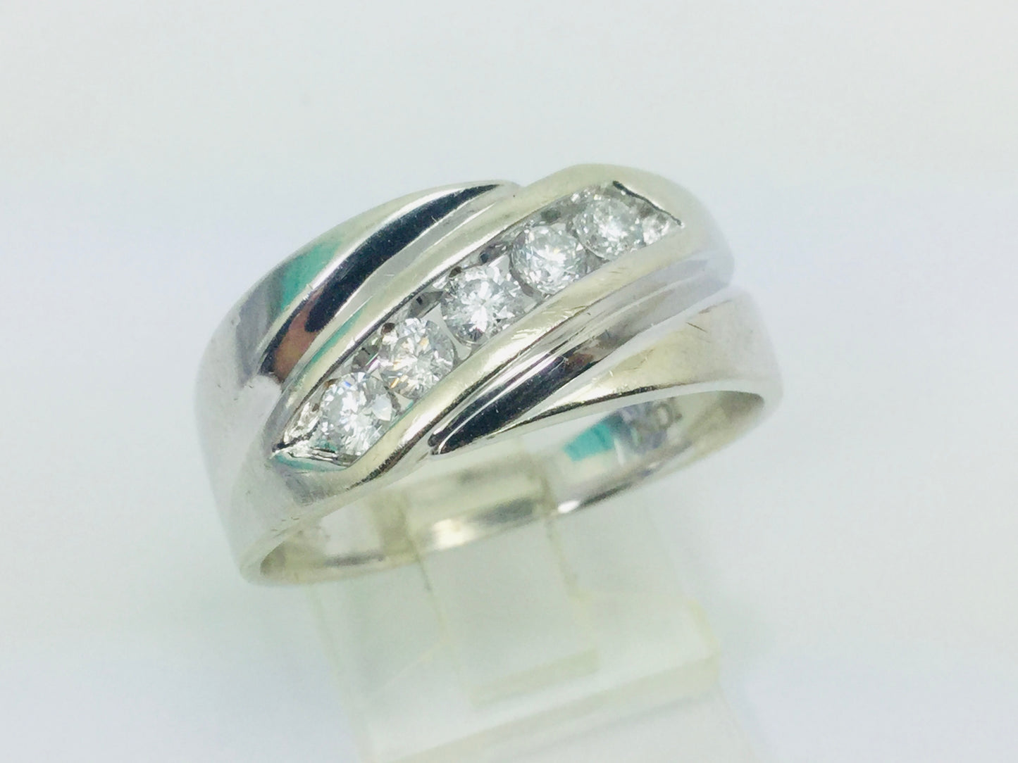 10k White Gold Round Cut 50pt Diamond Row Set Ring