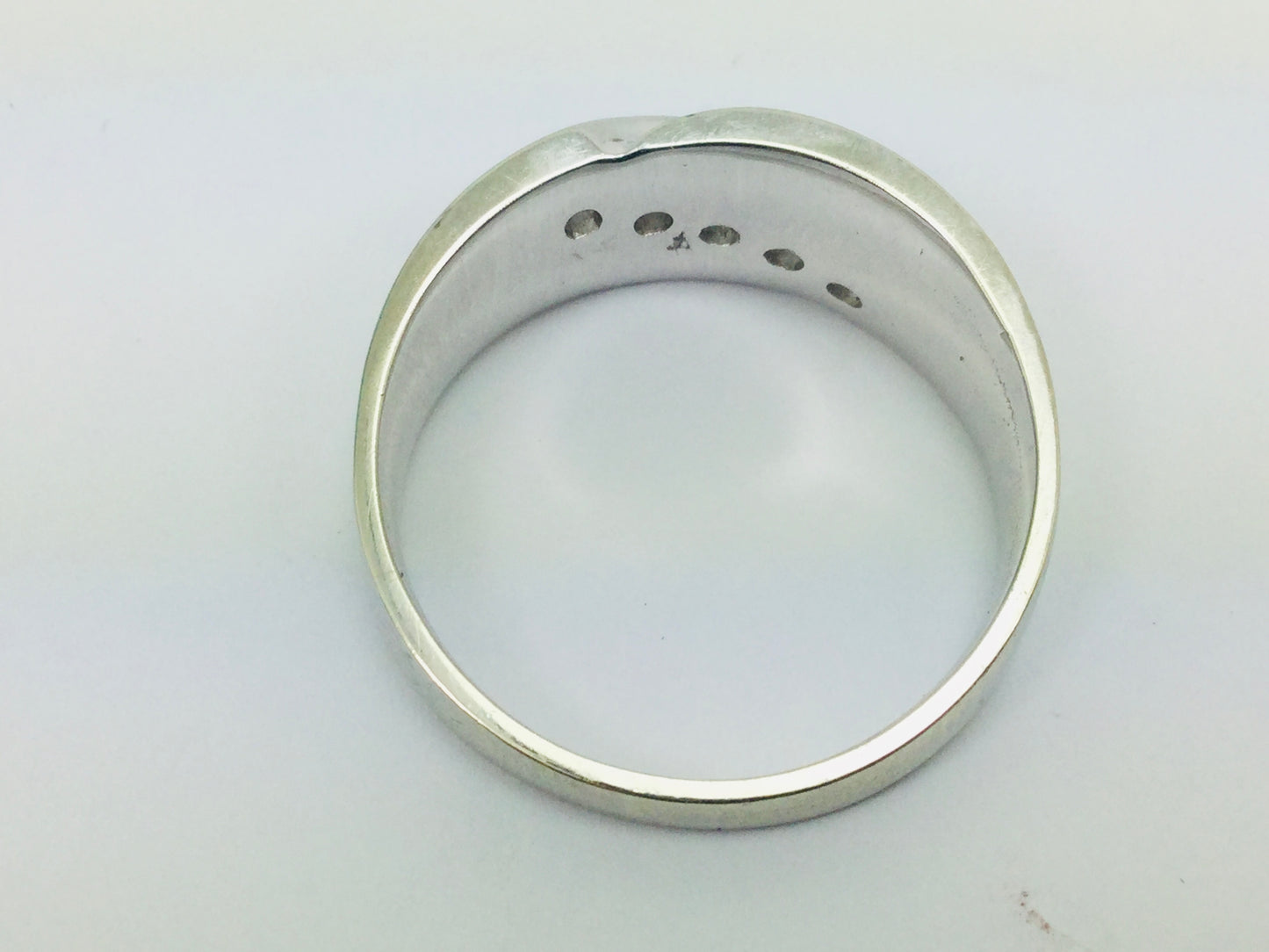 10k White Gold Round Cut 50pt Diamond Row Set Ring