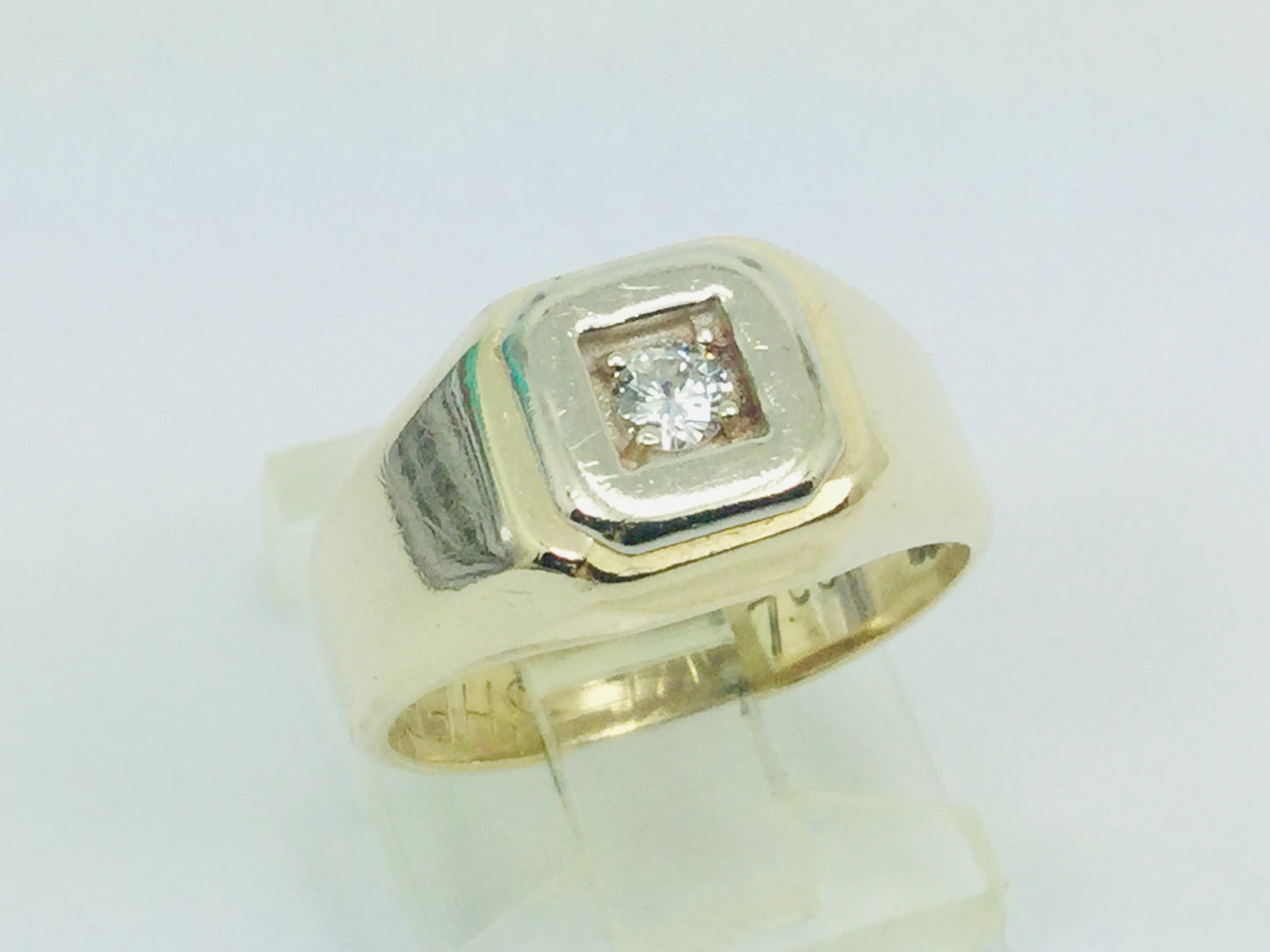 10k Yellow and White Gold Round Cut 10pt Diamond Solitaire Ring