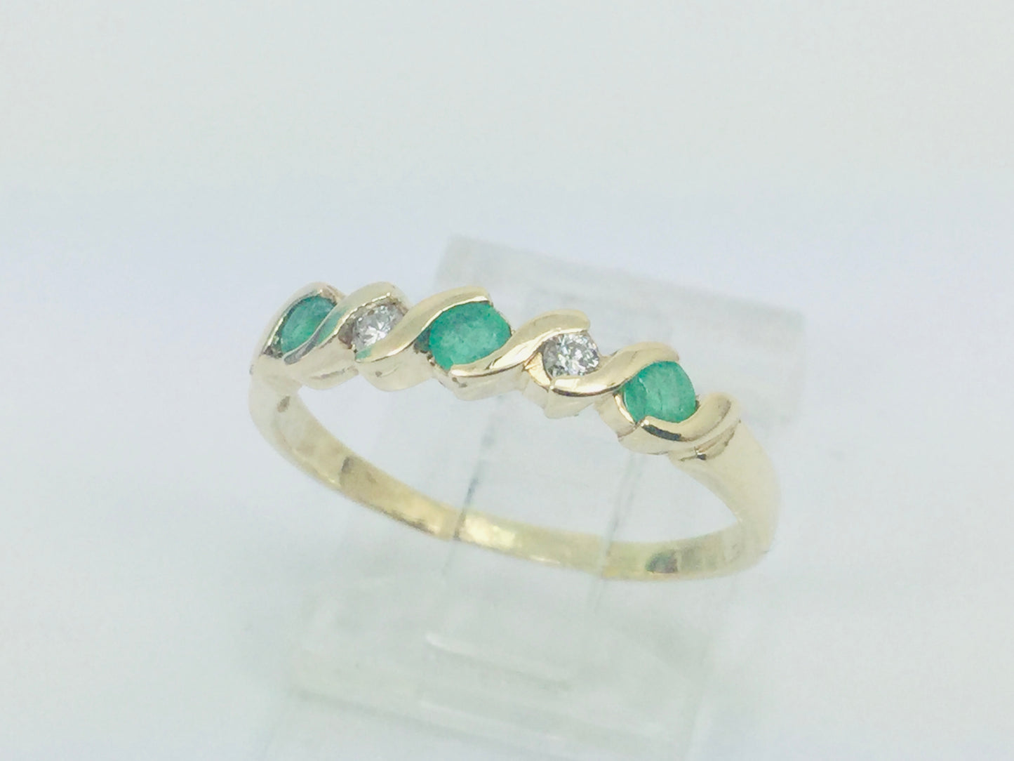 10k Yellow Gold Round Cut 18pt Emerald May Birthstone & 6pt Diamond Row Set Ring
