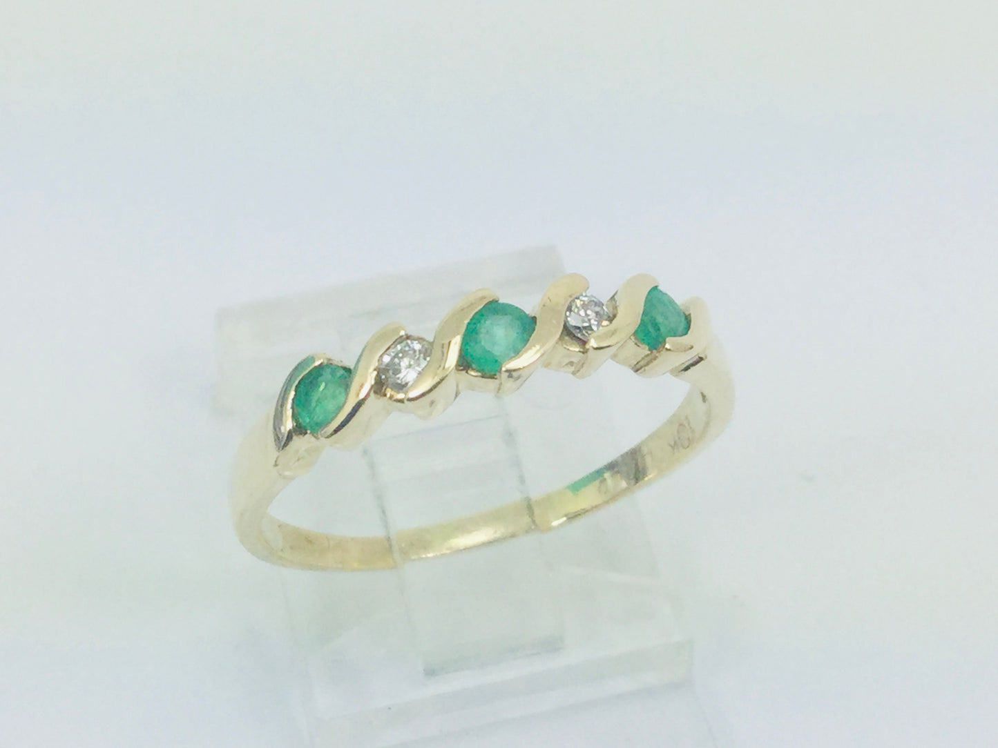 10k Yellow Gold Round Cut 18pt Emerald May Birthstone & 6pt Diamond Row Set Ring