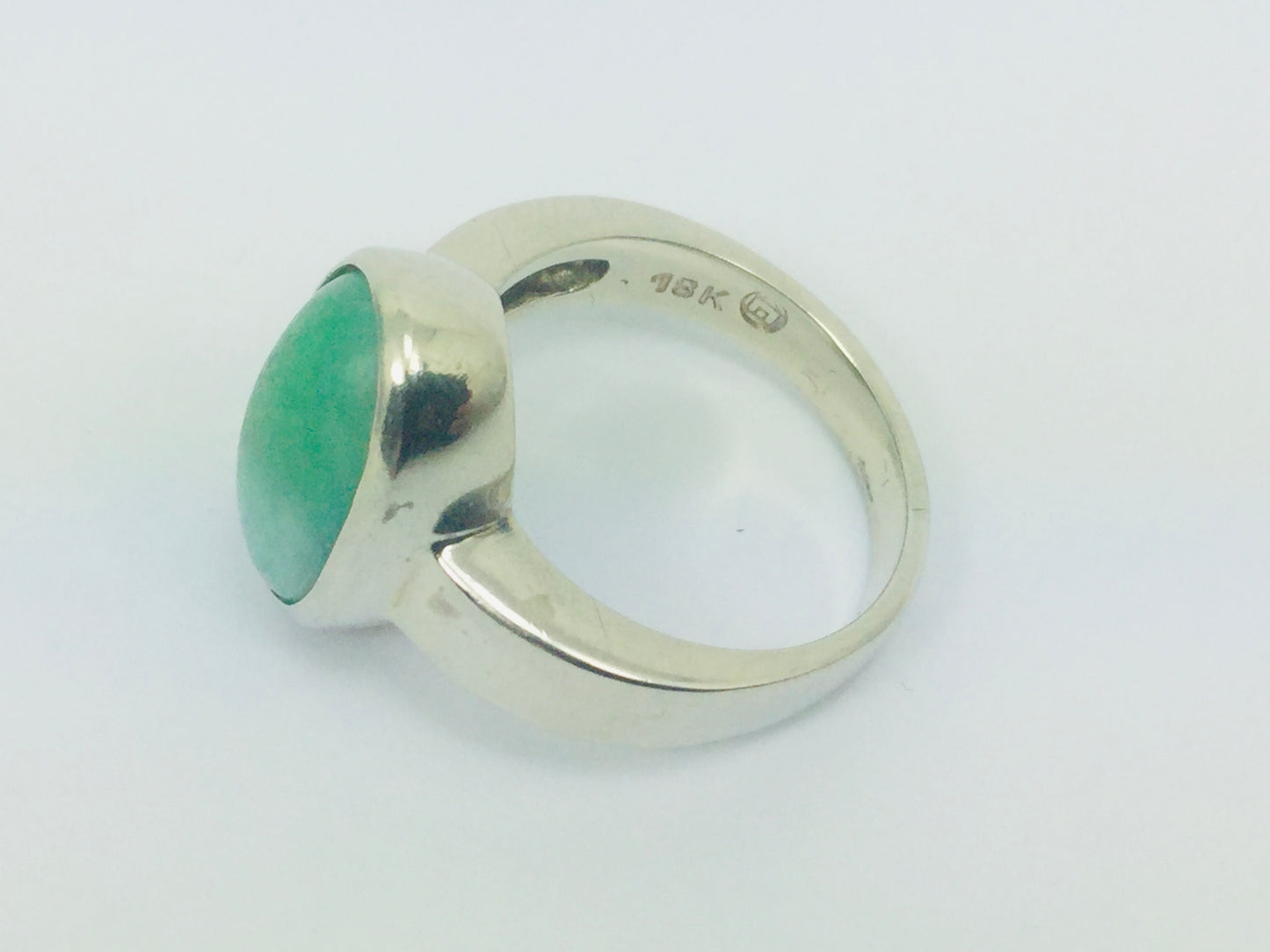 18k Yellow Gold Oval Cut Cabochon Jade August Birthstone Ring