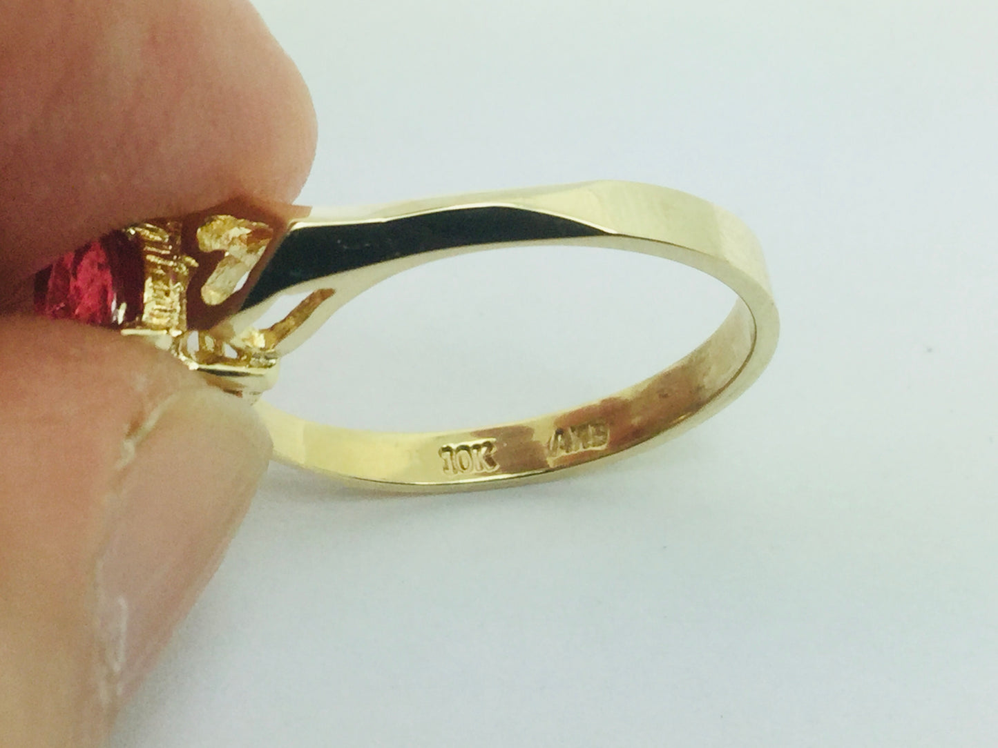 10k Yellow Gold Oval Cut .92ct Red Spinel Solitaire & Hearts Ring