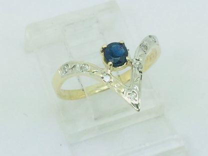 10k Yellow Gold Round Cut 20pt Sapphire September Birthstone & 4pt Diamond Chevron Ring