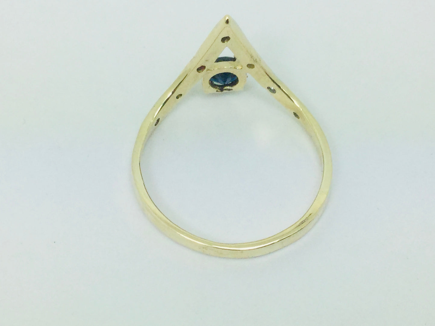 10k Yellow Gold Round Cut 20pt Sapphire September Birthstone & 4pt Diamond Chevron Ring