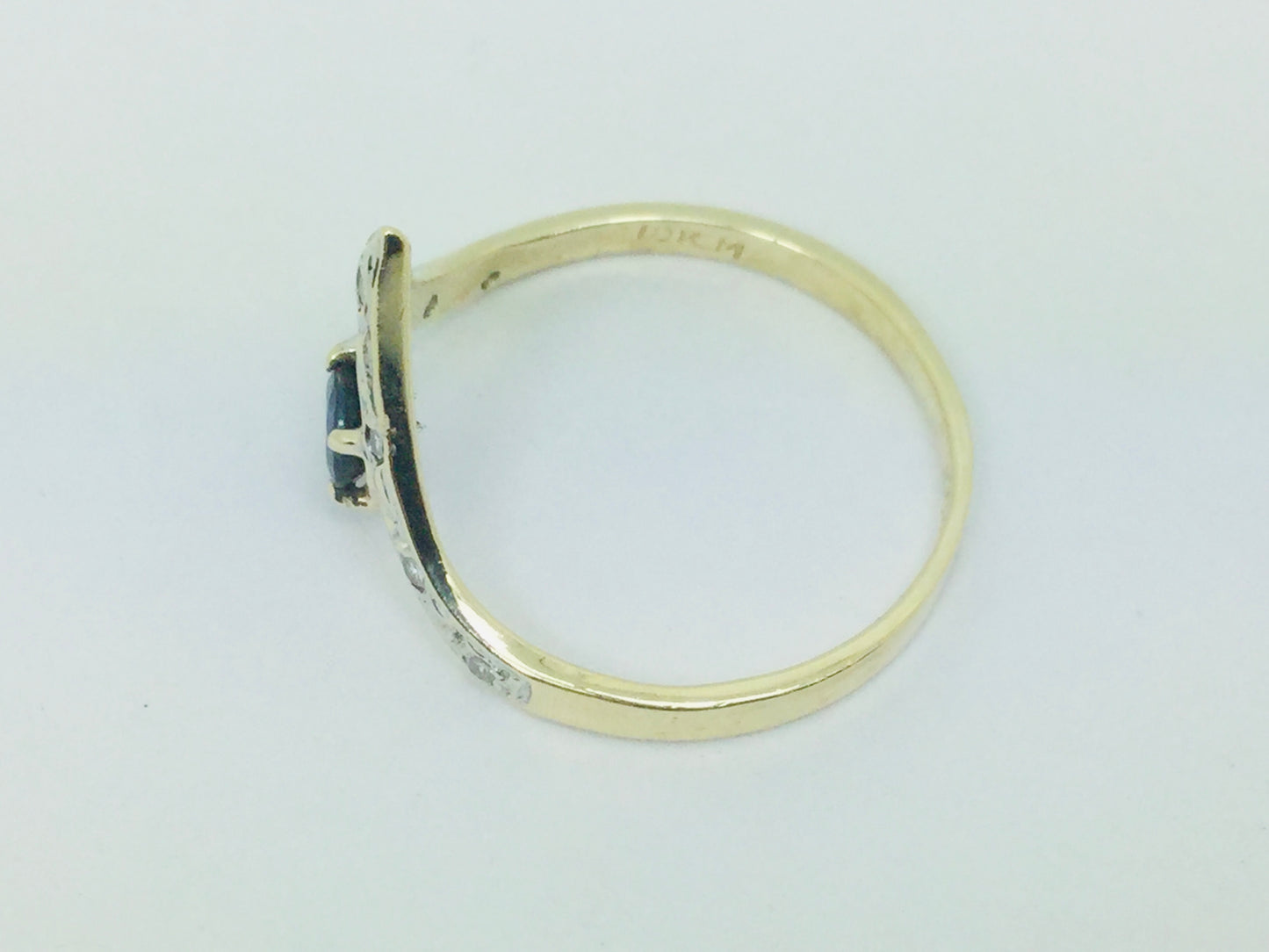 10k Yellow Gold Round Cut 20pt Sapphire September Birthstone & 4pt Diamond Chevron Ring