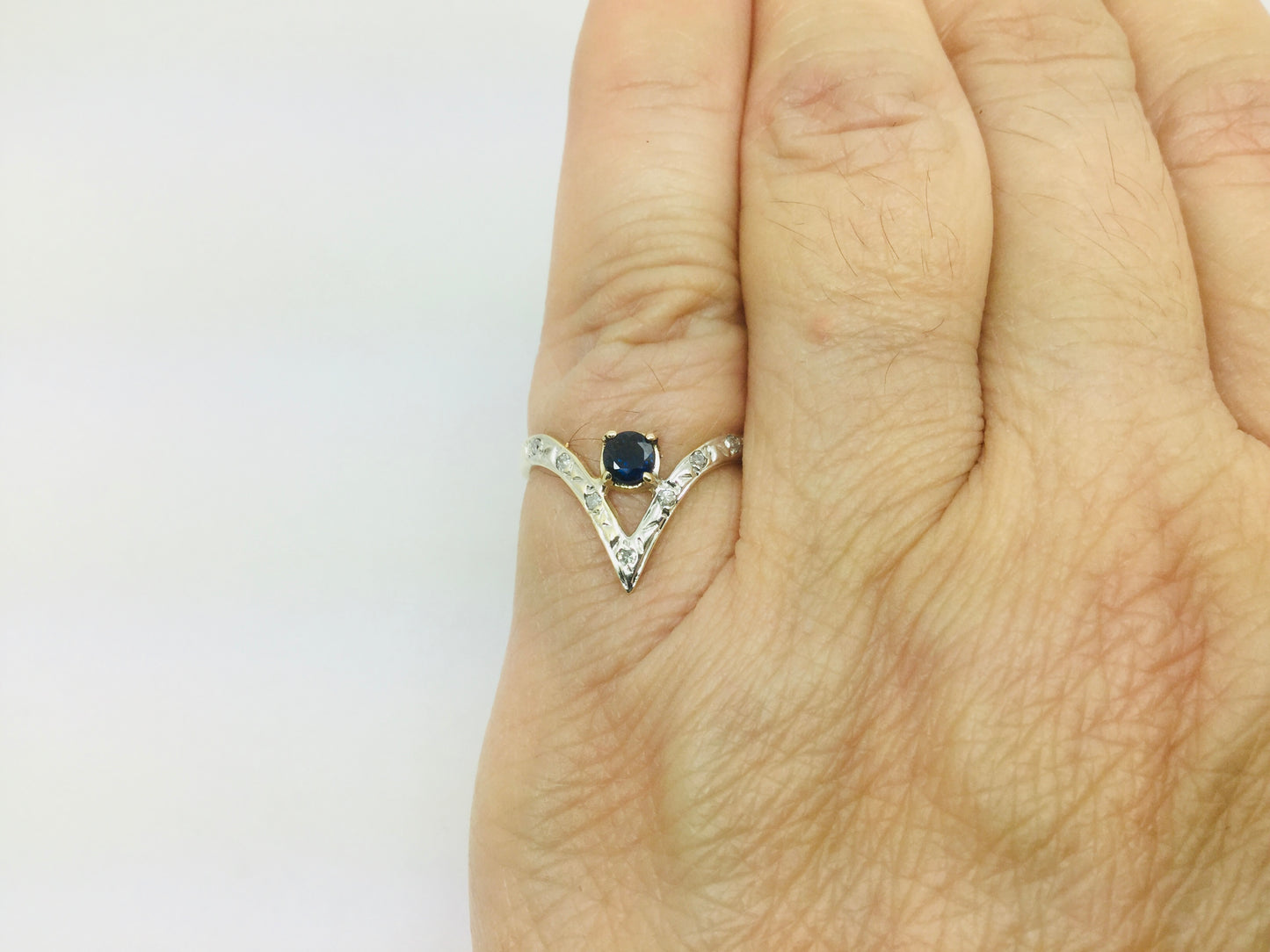 10k Yellow Gold Round Cut 20pt Sapphire September Birthstone & 4pt Diamond Chevron Ring