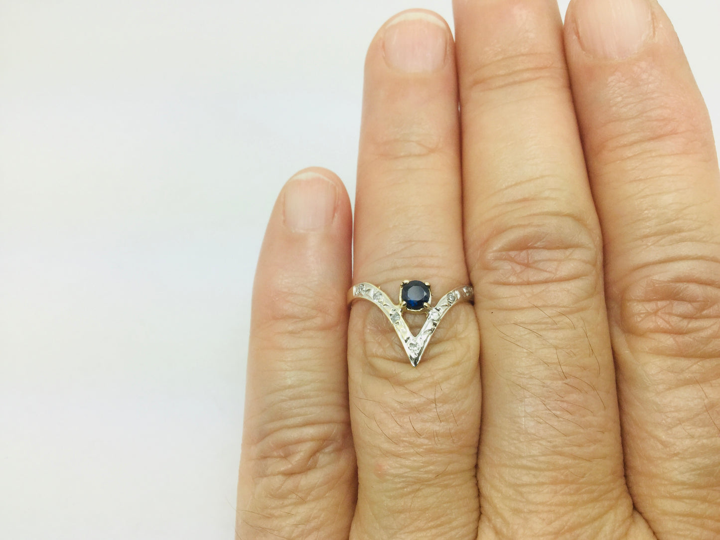 10k Yellow Gold Round Cut 20pt Sapphire September Birthstone & 4pt Diamond Chevron Ring