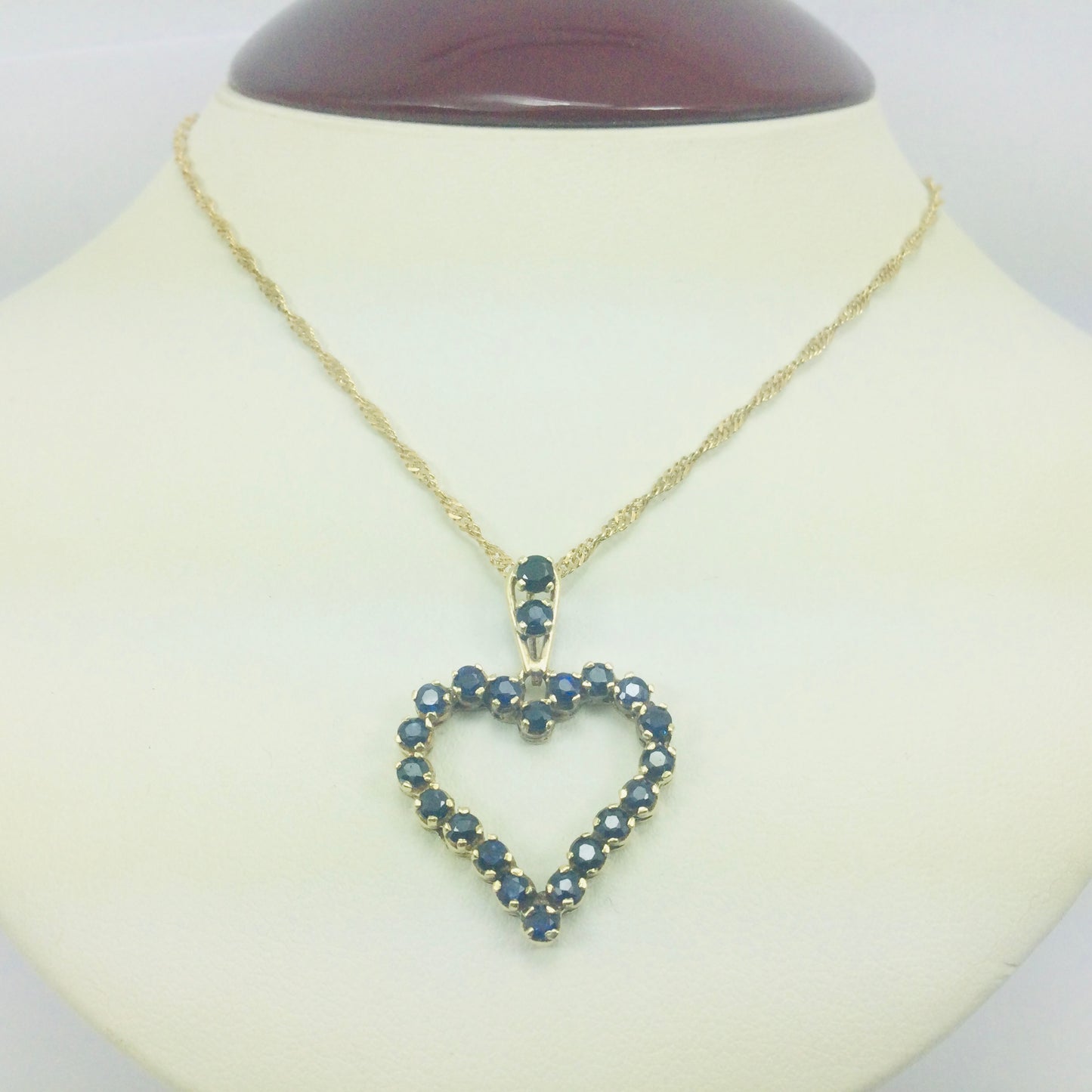 14k Yellow Gold Round Cut 1.32ct Sapphire Heart Pendent & Twisted Link Necklace