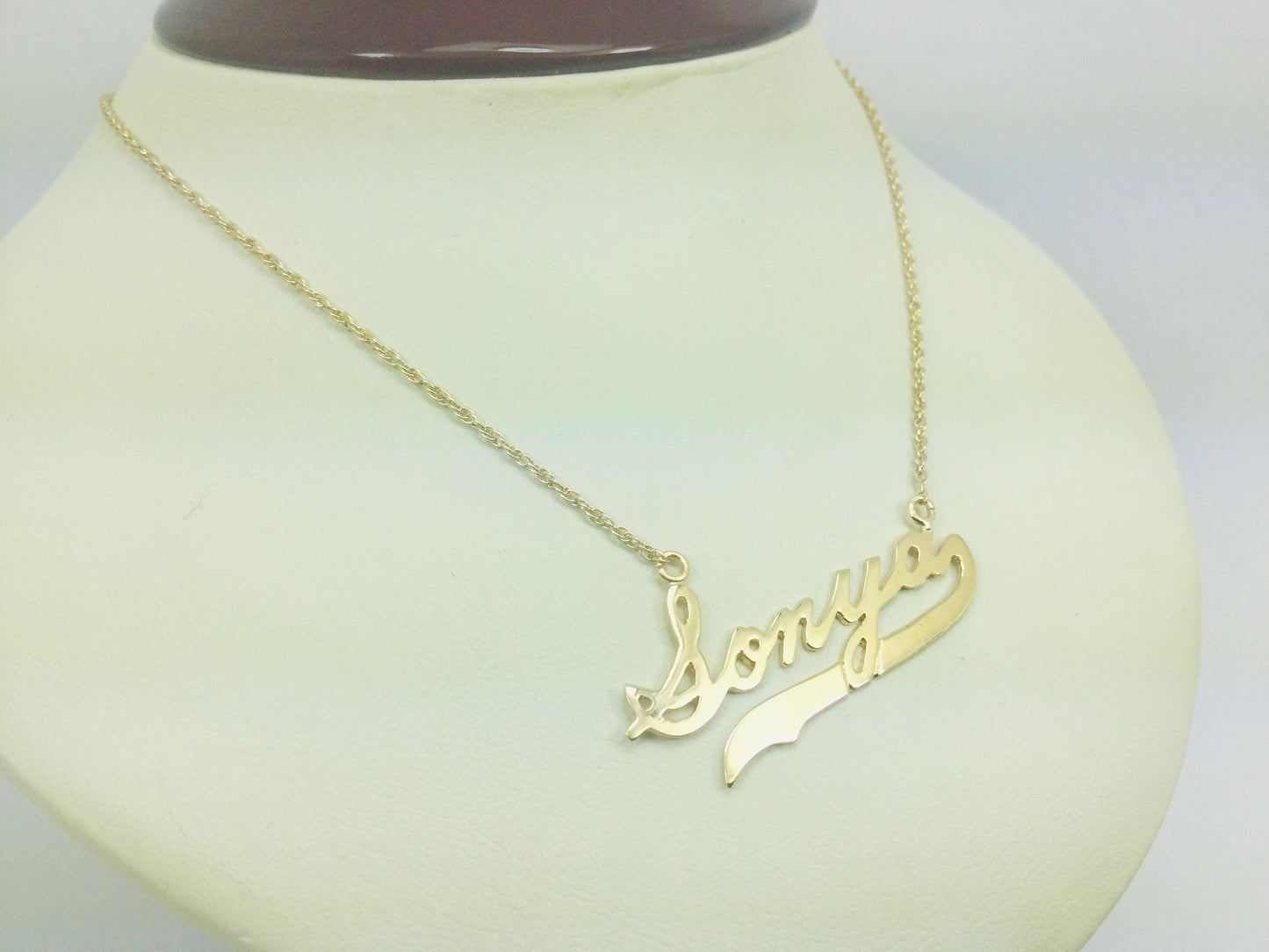14k Yellow Gold 'Sonya' Cursive Name Necklace