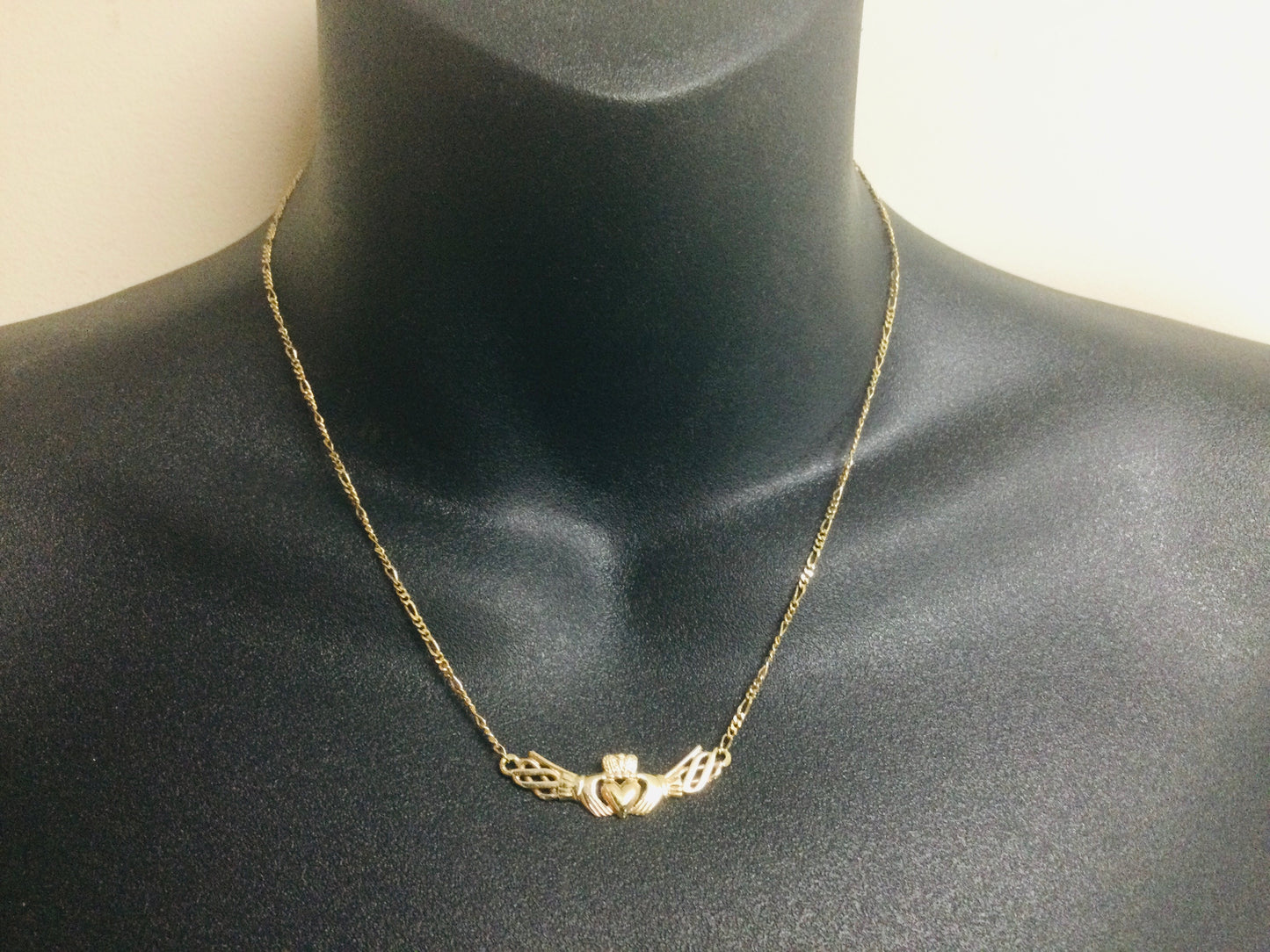9k Yellow Gold Claddagh Irish Necklace