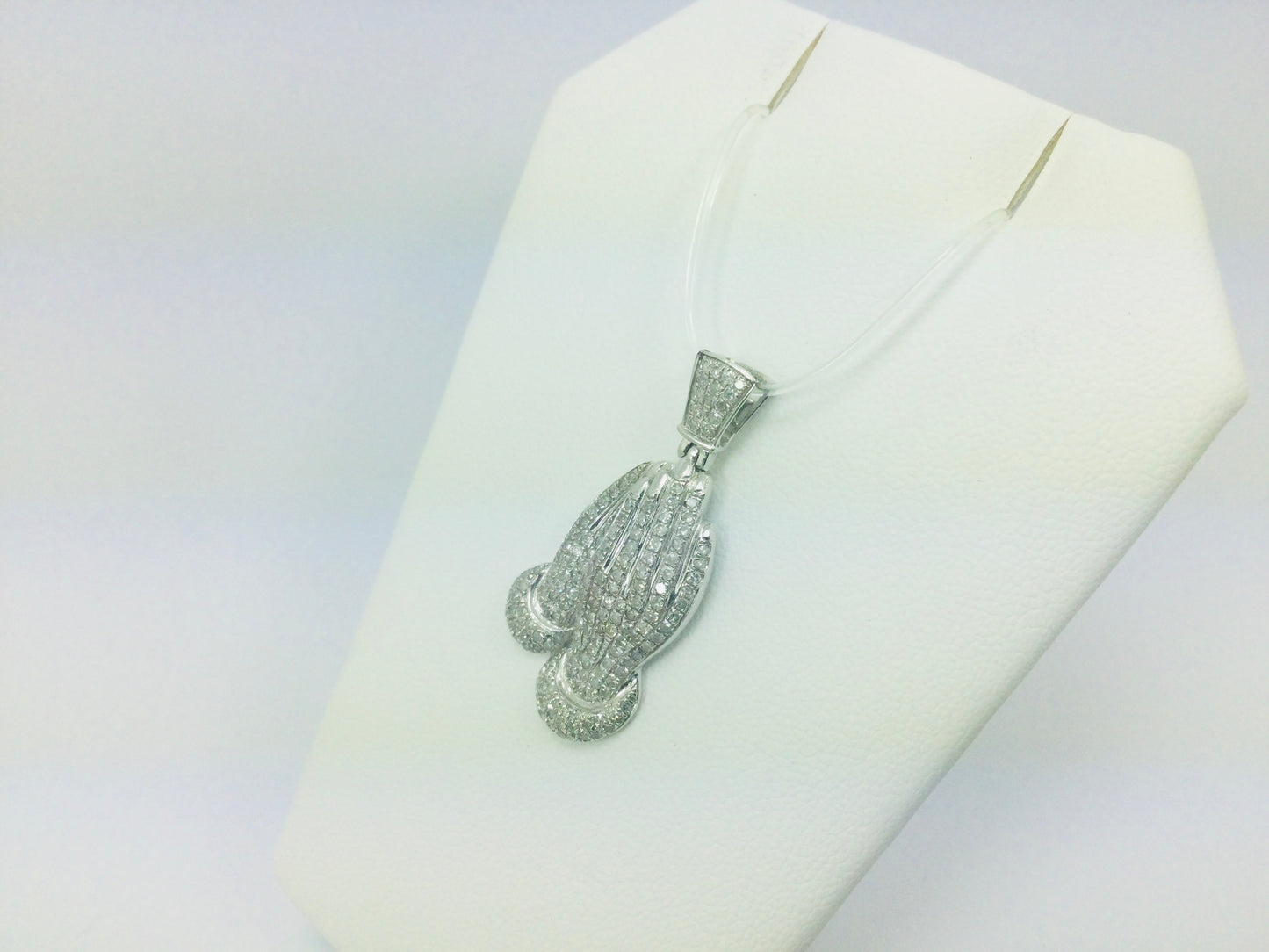 10k White Gold Round Cut 0.83ct Diamond Praying Hands Pendent