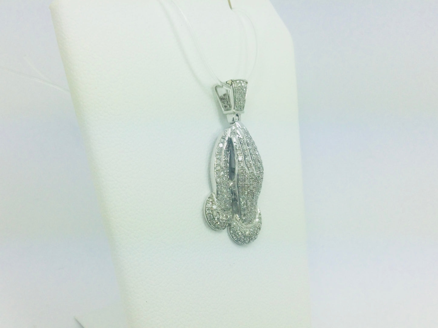 10k White Gold Round Cut 0.83ct Diamond Praying Hands Pendent
