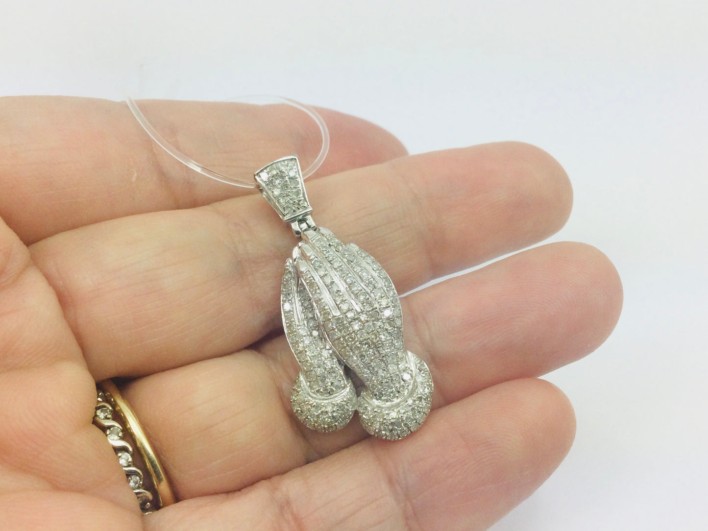 10k White Gold Round Cut 0.83ct Diamond Praying Hands Pendent