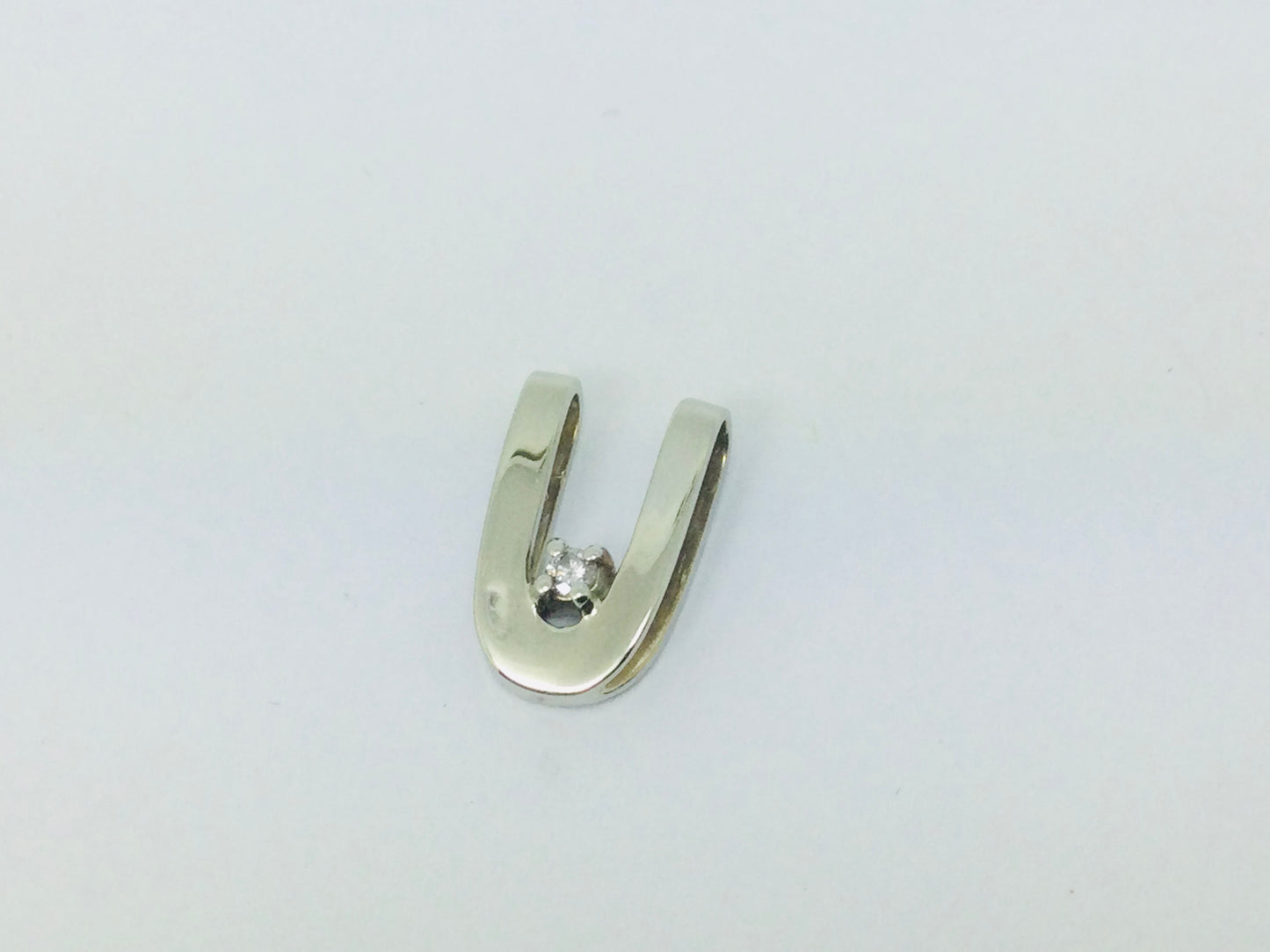 14k White Gold Round Cut 2.5pt Diamond Initial 'U' Horseshoe Pendent
