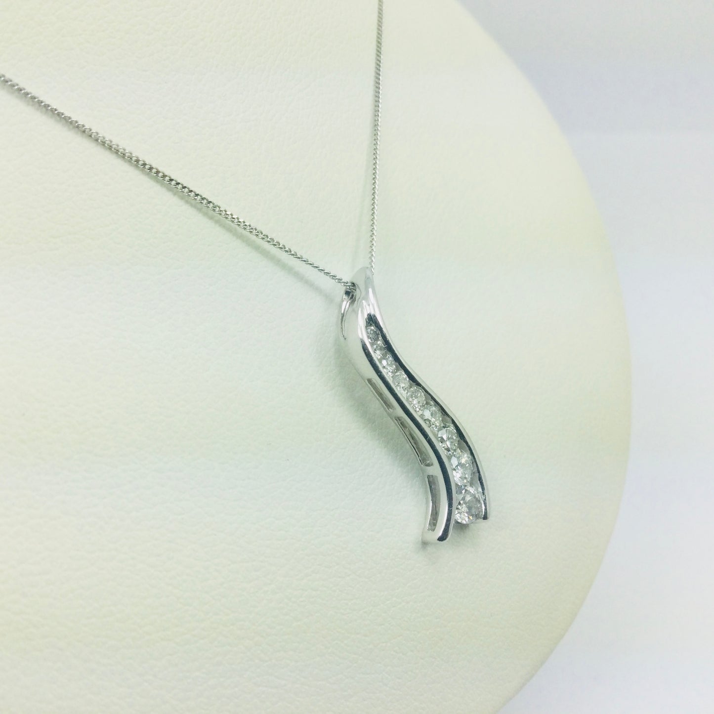 10k White Gold Round Cut 0.33ct Diamond Row Set Wave Necklace