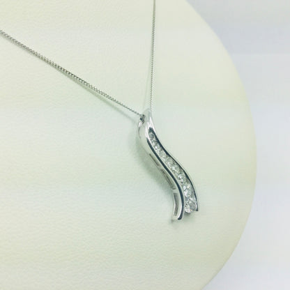 10k White Gold Round Cut 0.33ct Diamond Row Set Wave Necklace