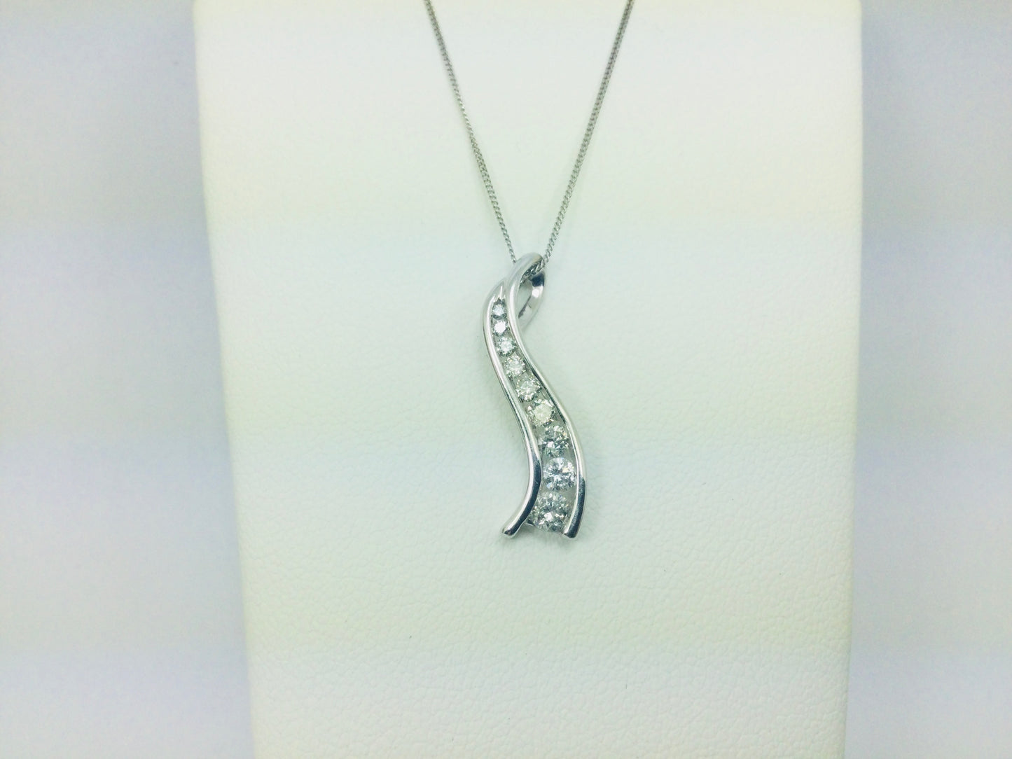 10k White Gold Round Cut 0.33ct Diamond Row Set Wave Necklace