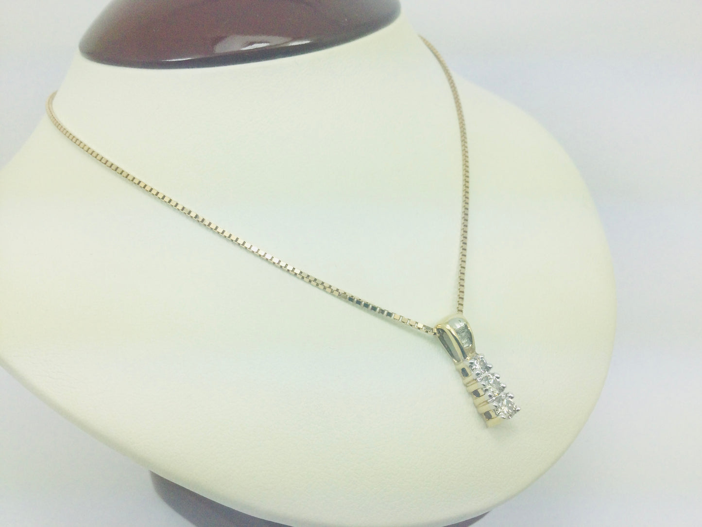 10k Yellow Gold Round Cut 0.50ct Diamond Trinity Row Set Necklace
