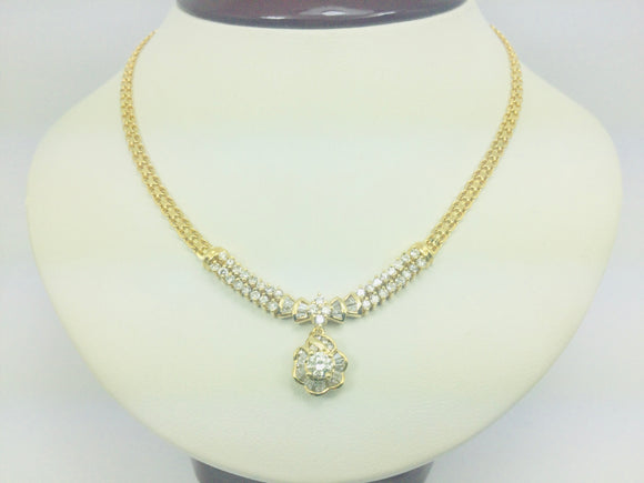 18k Yellow Gold Round And Baguette Cut 1.5ct Diamond Cluster Necklace