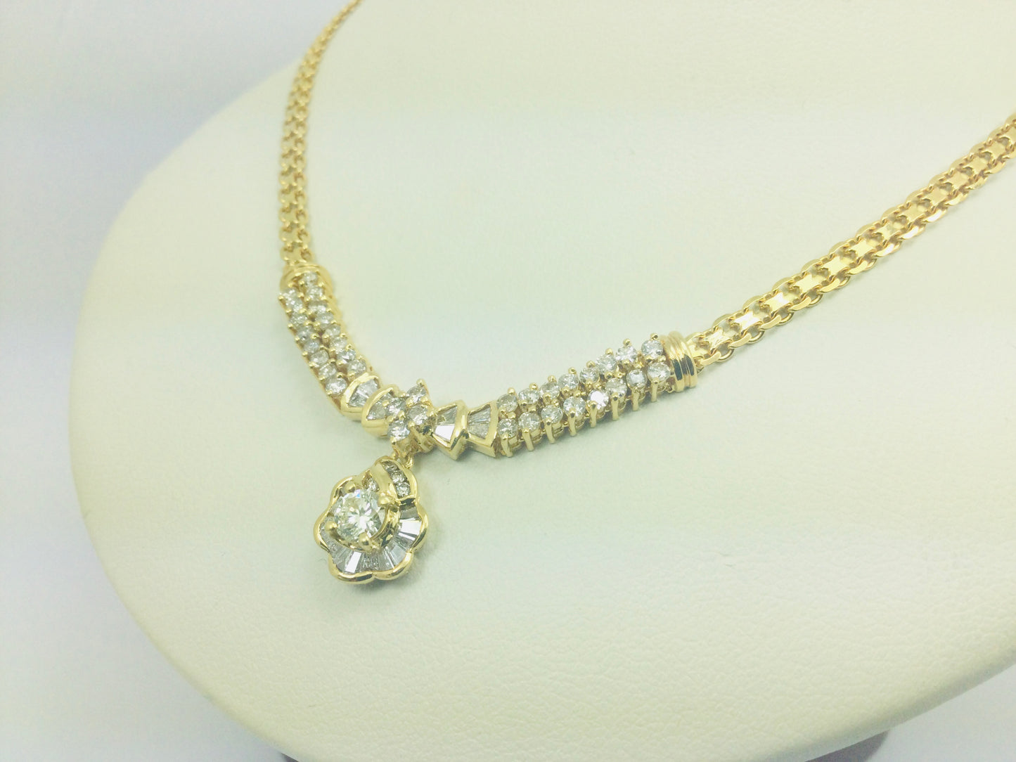 18k Yellow Gold Round And Baguette Cut 1.5ct Diamond Cluster Necklace