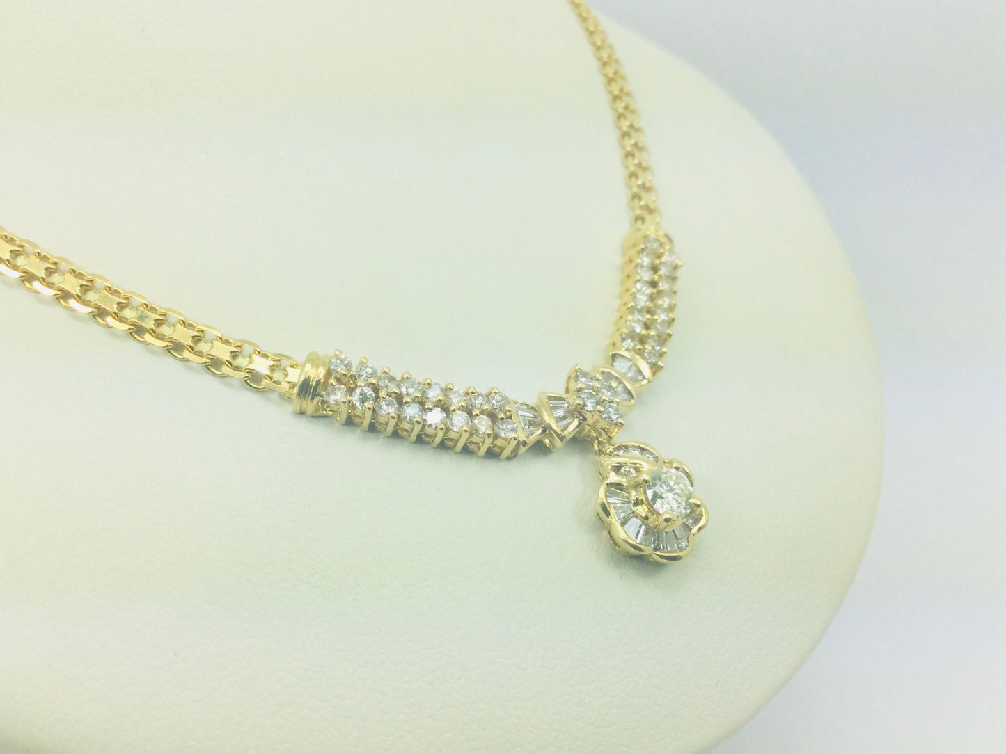 18k Yellow Gold Round And Baguette Cut 1.5ct Diamond Cluster Necklace