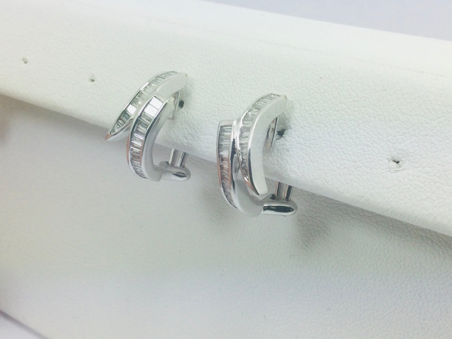 18k White Gold Baguette Cut 0.85ct Diamond Row Set Omega Style Clip Earrings