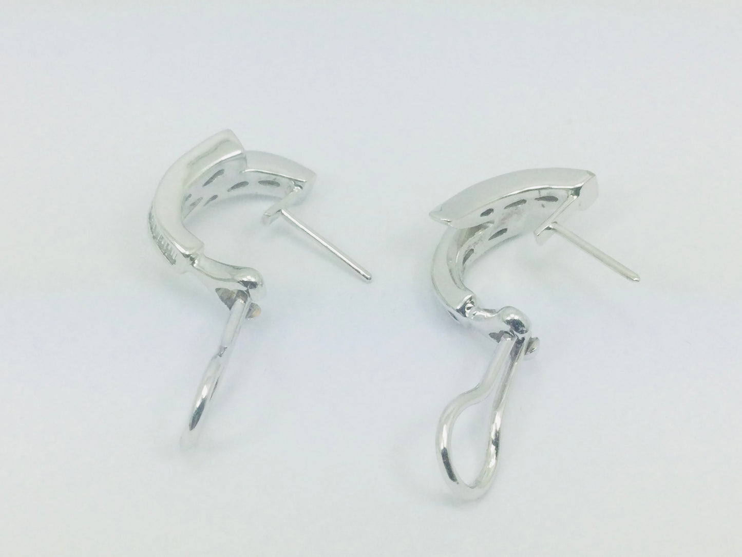 18k White Gold Baguette Cut 0.85ct Diamond Row Set Omega Style Clip Earrings
