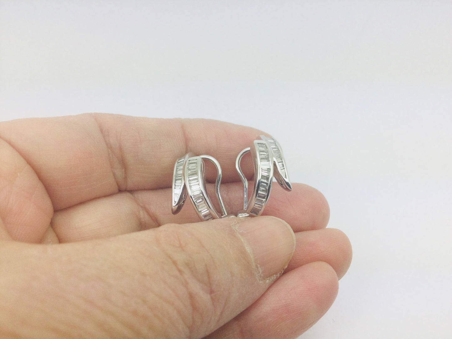 18k White Gold Baguette Cut 0.85ct Diamond Row Set Omega Style Clip Earrings