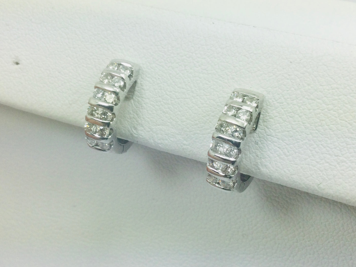18k White Gold Round Cut 72pt Diamond Row Set Earrings