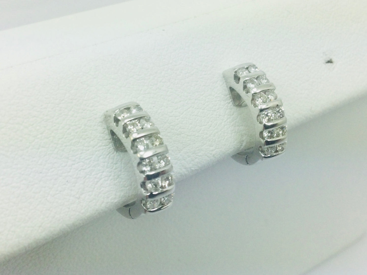 18k White Gold Round Cut 72pt Diamond Row Set Earrings