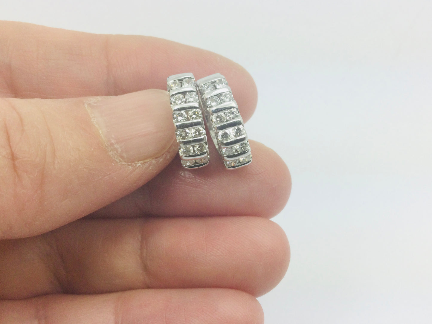 18k White Gold Round Cut 72pt Diamond Row Set Earrings