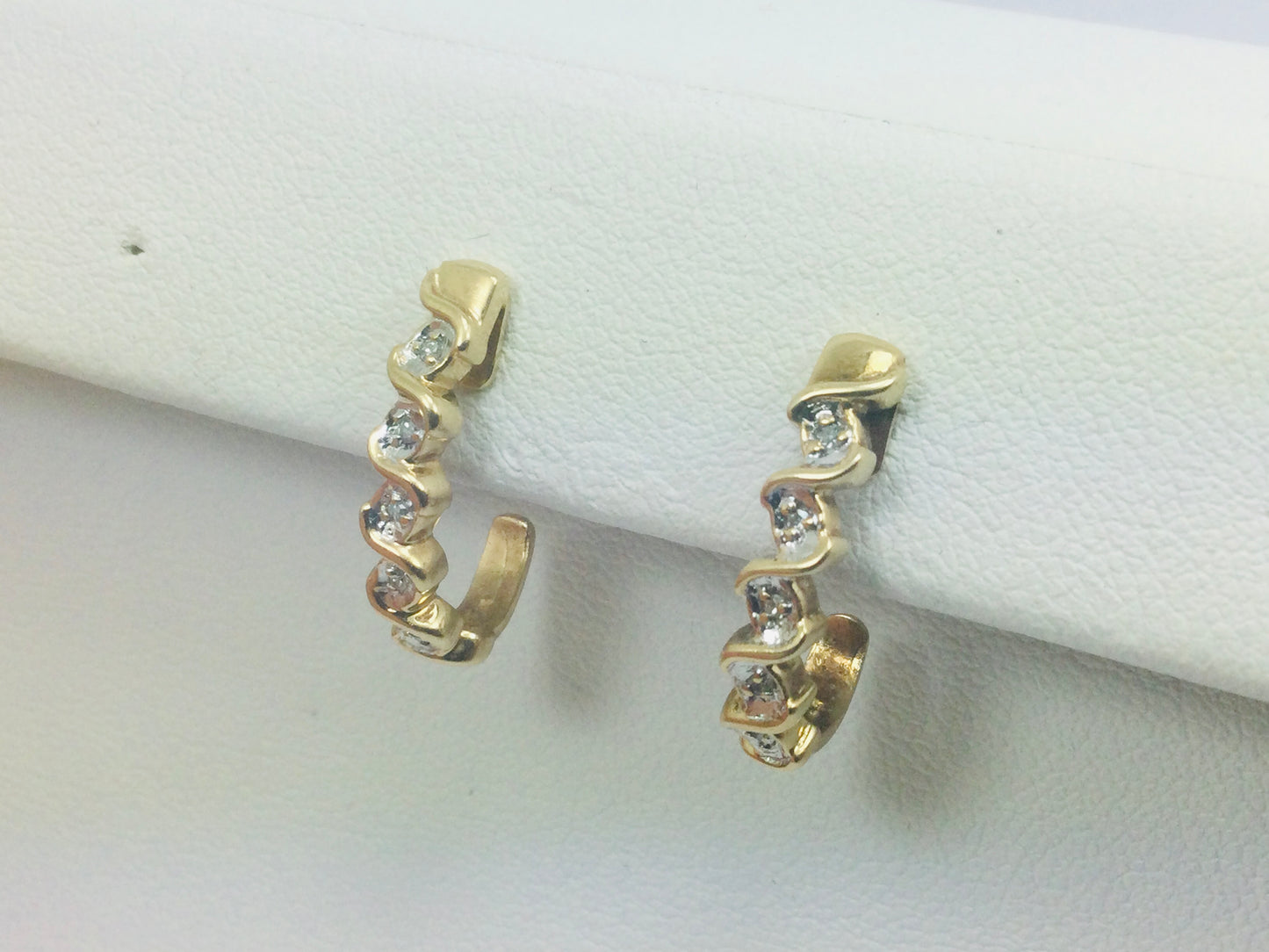 10k Yellow Gold Round Cut 5pt Diamond Row Set Earrings