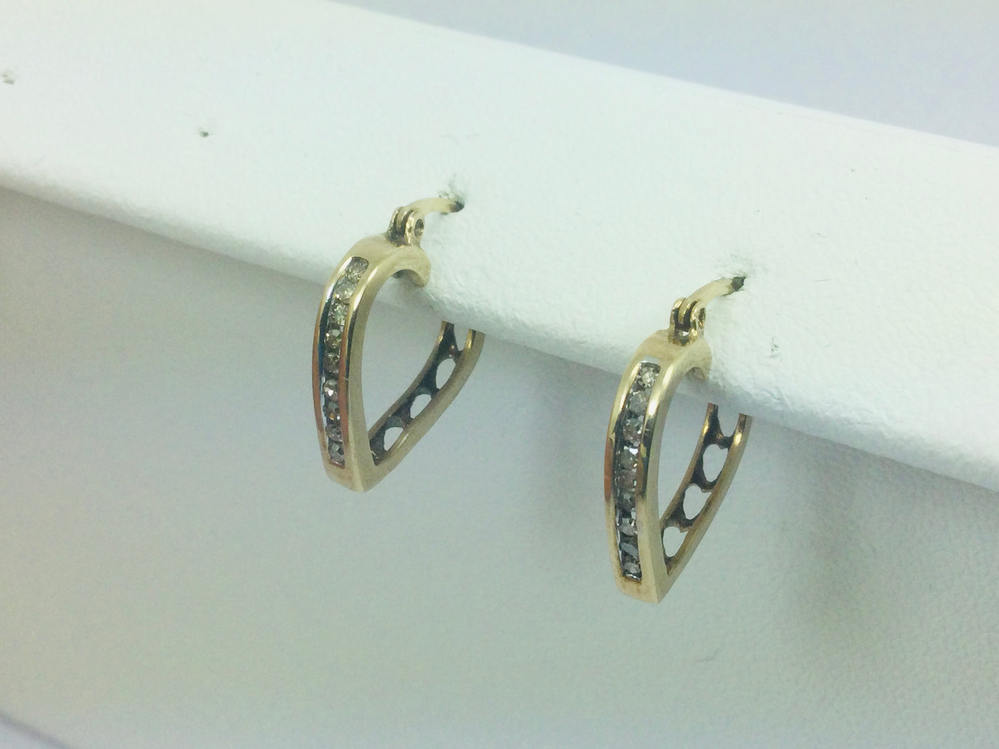 10k Yellow Gold Round Cut 18pt Diamond Row Set Heart Earrings