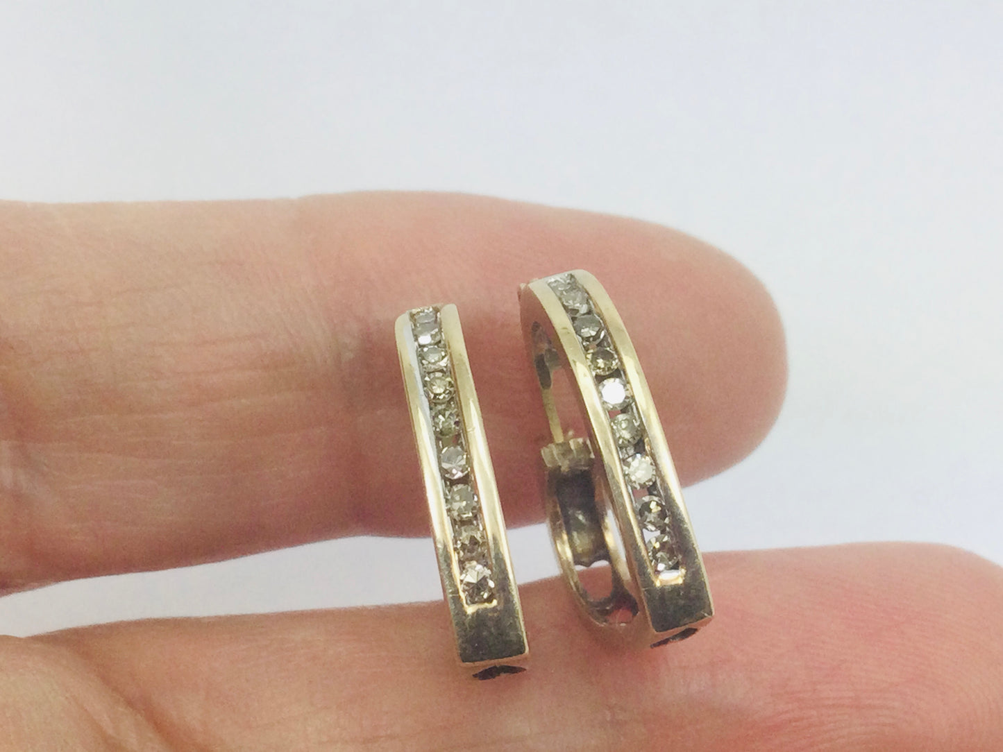 10k Yellow Gold Round Cut 18pt Diamond Row Set Heart Earrings