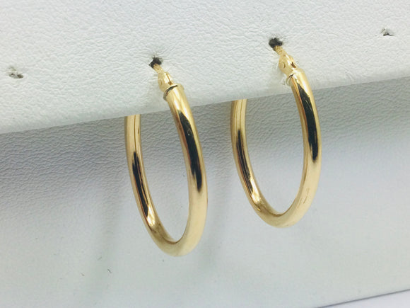 18k Yellow Gold Oval Hoop Earrings