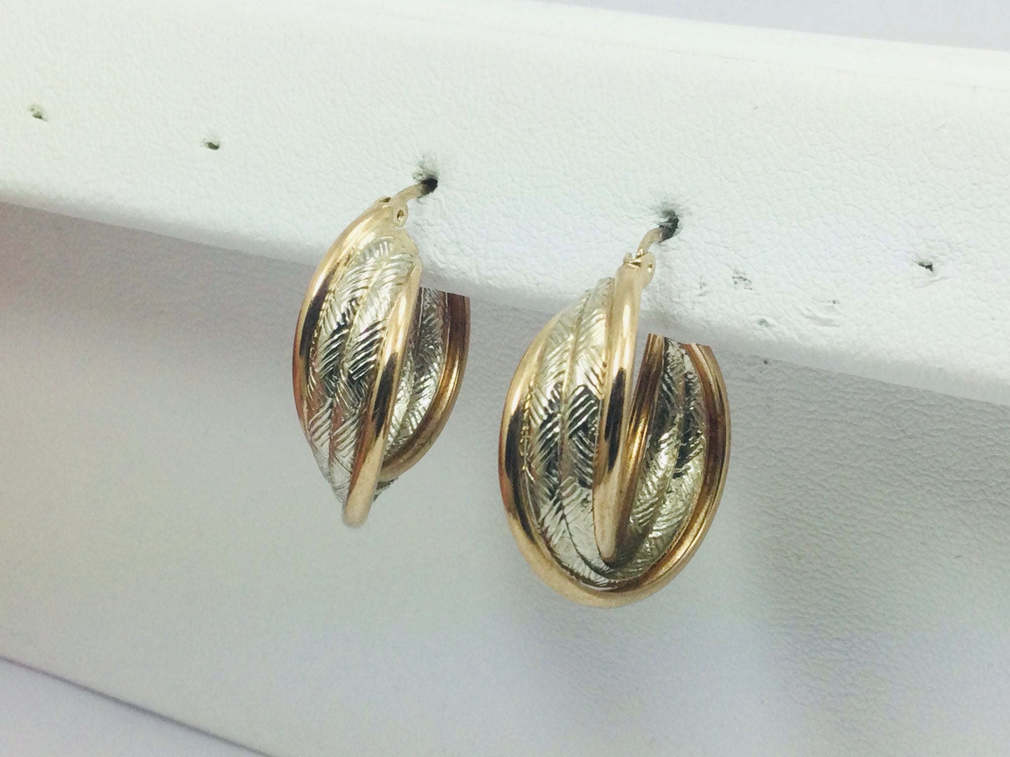 14k Yellow Gold Diamond Cut Round Hoop Earrings – Welch & Company Jewelers