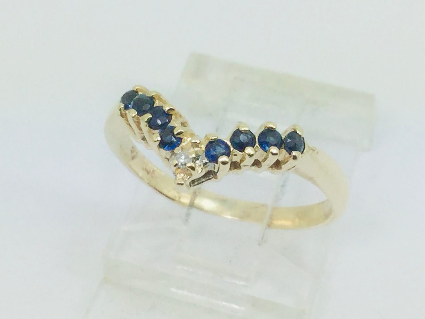 10k Yellow Gold Round Cut 12pt Sapphire & Diamond Chevron Ring