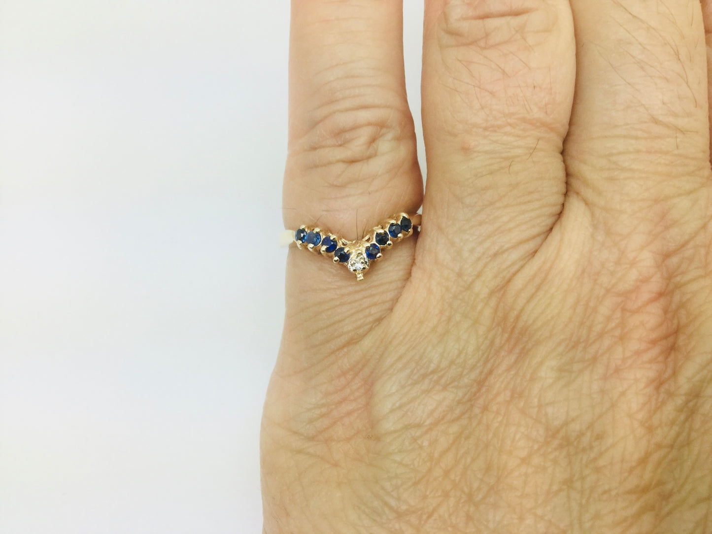 10k Yellow Gold Round Cut 12pt Sapphire & Diamond Chevron Ring