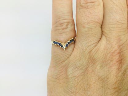 10k Yellow Gold Round Cut 12pt Sapphire & Diamond Chevron Ring