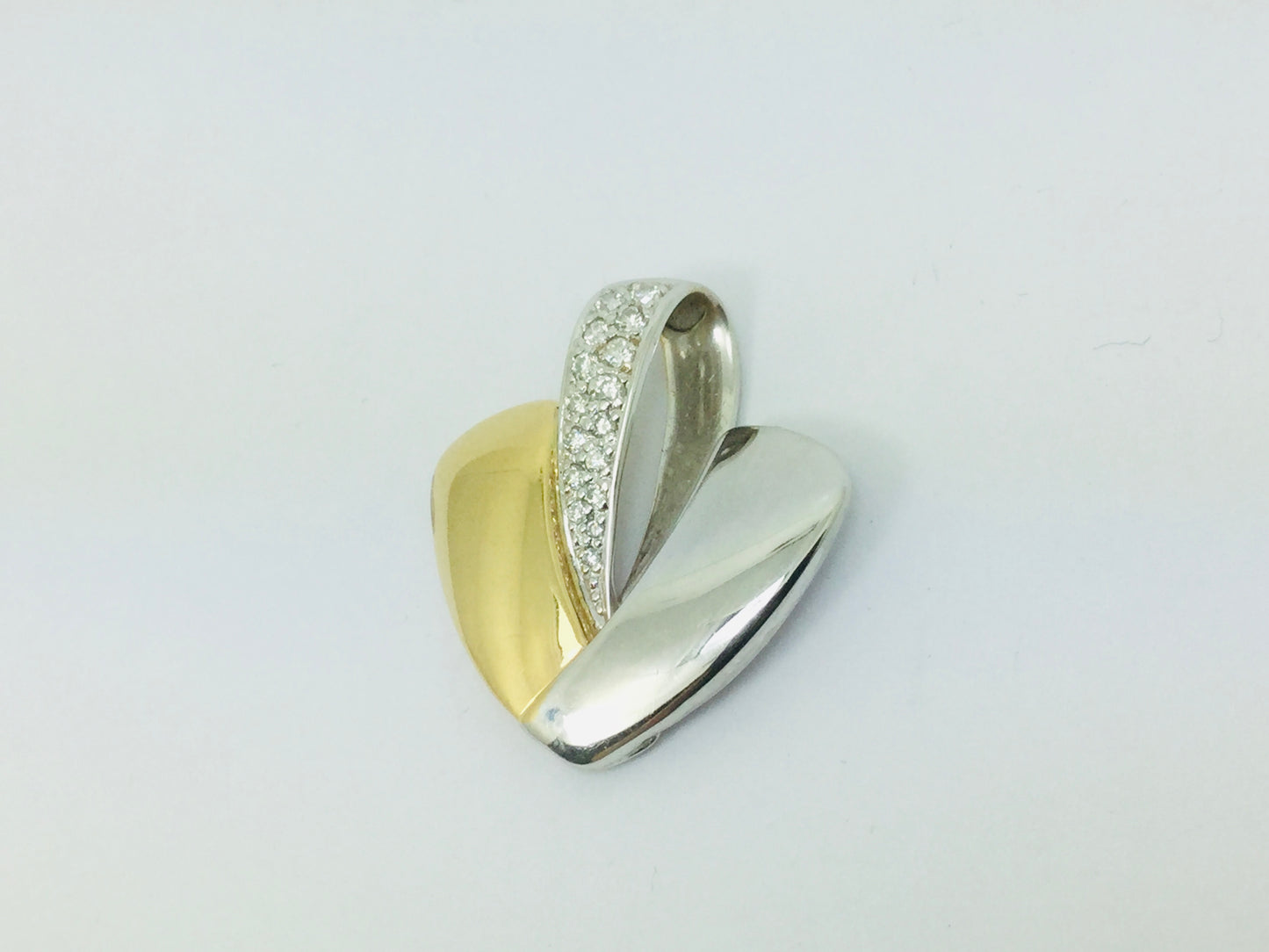 18k White and Yellow Gold Round Cut 20pt Diamond Heart Pendent